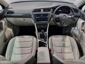 Volkswagen Tiguan ** HIGH LINE ** PAN ROOF ** 2.0 - Image 2