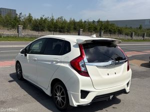 2015 Honda Fit 1.5 Hybrid Auto - Image 4