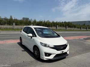 2015 Honda Fit 1.5 Hybrid Auto - Image 3