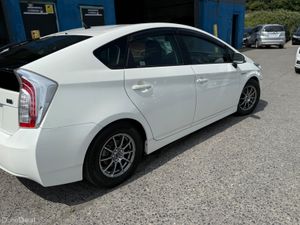 2014 Toyota Prius Hybrid Automatic - Image 3