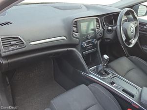 Renault Megane 1.3TCe 140 GPF ICONIC - Image 4
