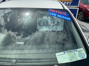 2018 HYUNDAI i30 1.4 PETROL LOW KMS SPOTLESS - Image 4
