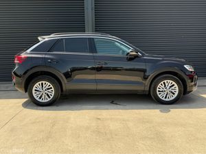 Volkswagen T-Roc LIFE 2.0 TDI MANUAL 6SPEED FWD 11 - Image 3