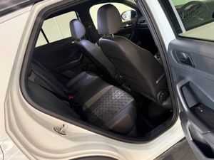 Volkswagen T-Roc R-LINE 2.0 TDI MANUAL 6SPEED FWD - Image 4