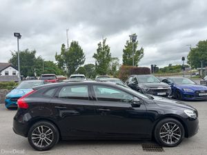 192 Volvo V40 Momentum 1.5 Petrol T2 - Image 4