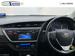 Toyota Auris Dual Tour Sport, Manual, Reversing ca - Image 4