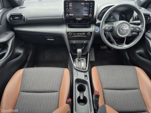 Toyota Yaris Cross ** 1.5 HYBRID ** AUTO ** HUGE S - Image 2
