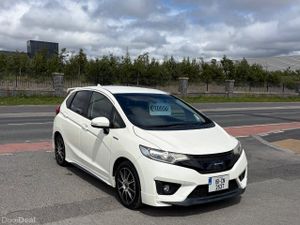 2015 Honda Fit 1.5 Hybrid Auto - Image 3
