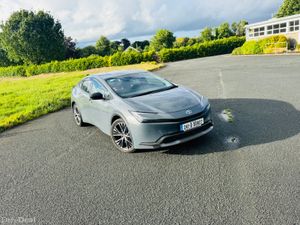 TOYOTA PRIUS SELF CHARGING HYBRID 6K KM LIKE NEW - Image 3