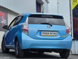Toyota Aqua Hybrid - Image 3