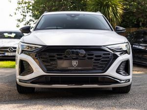 Audi Q8 e-tron 55 Quattro S Line Black Edition - Image 4