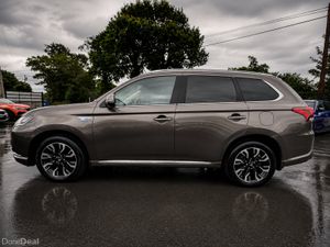 18 Mitsubishi Outlander 2.0 HYBRID PETROL - Image 4
