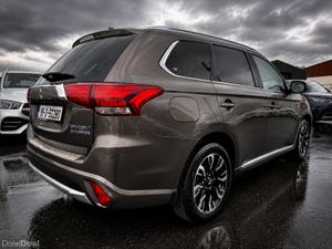18 Mitsubishi Outlander 2.0 HYBRID PETROL - Image 3