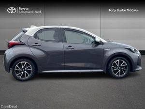 Toyota Yaris Hybrid Luna Sport Bi-Tone New Generat - Image 3