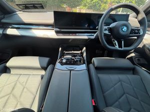 BMW i5 M-SPORT PRO EDRIVE40 BROOKLYN GREY - Image 3