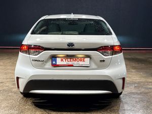 Toyota Corolla 1.8 HYBRID S MODEL - FACTORY ALLOYS - Image 4
