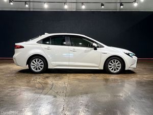 Toyota Corolla 1.8 HYBRID S MODEL - FACTORY ALLOYS - Image 2