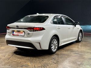 Toyota Corolla 1.8 HYBRID S MODEL - FACTORY ALLOYS - Image 3