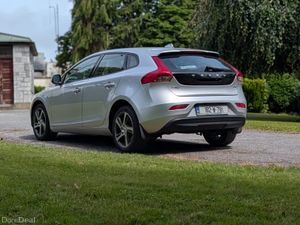 2018 VOLVO V40 D2 MOMENTUM ED 5DR - Image 4