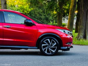 2017 Honda Vezel Rs 1.5Petrol Hybrid Top Spec - Image 4