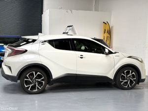 2017 Toyota C-HR 1.8 Hybrid Auto, Top Specs - Image 4