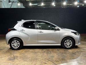 Toyota Yaris 6aa-mxph10 - Image 3
