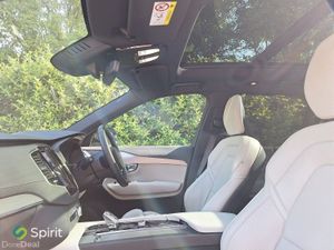 Volvo XC90 T8 Plug In Hybrid AWD - Image 4