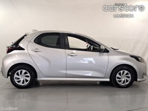 Toyota Yaris 1.5 HYBRID - Image 2