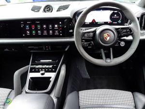 Porsche Cayenne CARBON PACK 3.0 Hybrid - Image 4