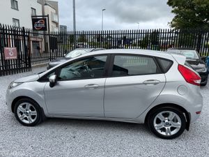 *LOW KM* 2010 Ford Fiesta 1.25 Style 82PS 5DR - Image 4