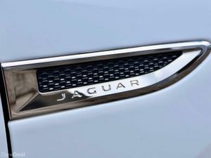 Jaguar E-Pace 2.0D I4 150 PS FWD Manual Standard - Image 4