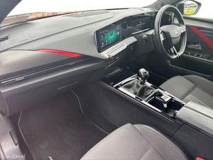 Opel Astra SRi 1.2 Turbo 130PS 6 Speed - Image 3