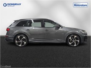 Audi Q7 Diesel Estate Black Edition - Image 4