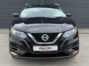 Nissan Qashqai 1.5 SV  ** GLASS ROOF ** - Image 2