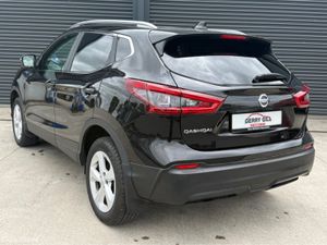 Nissan Qashqai 1.5 SV  ** GLASS ROOF ** - Image 4