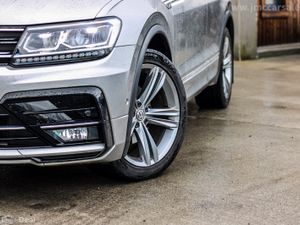 2018 VOLKSWAGEN TIGUAN R-LINE - Image 2