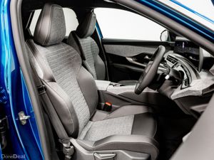 Peugeot 3008 Allure Hybrid Auto 145HP - Image 4