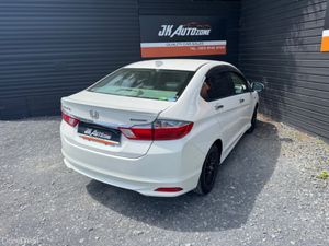 Honda Grace 1.5 HYBRID AUTO - Image 4