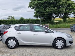 €2222 Vauxhall Astra 2013 diesel nct&tax ⛽️ €2222 - Image 4