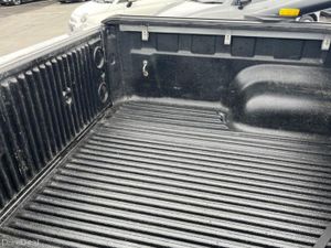 Toyota Hilux GR SPORT AUTO 2.8 D-4D Euro 6 204ps 4 - Image 4
