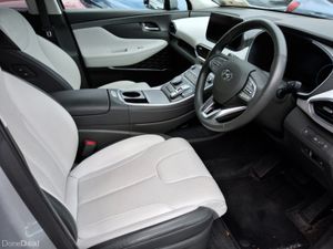 Hyundai Santa Fe PHEV 7 SEATS AUTO - Only 11,000 K - Image 4