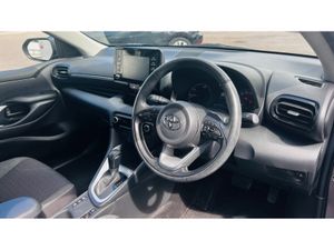 Toyota Yaris AUTOMATIC VERY LOW MILEAGE 1 PRIVATE - Image 4