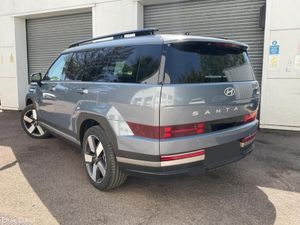 Hyundai Santa Fe PREMIUM PHEV ** Only 3000km ** - Image 3