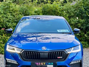 2022 Skoda Octavia RS iV 1.4 TSI PEH 245hp DSG - Image 4