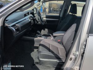 Toyota Hilux 2.4 Diesel Double Cab 4WD AUTOMATIC - Image 4