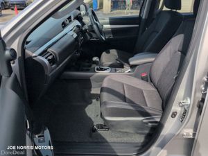 Toyota Hilux 2.4 Diesel Double Cab 4WD AUTOMATIC - Image 4