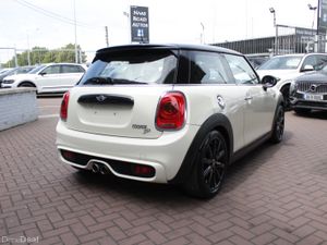 2017 MINI COOPER S 5DR HATCHBACK AUTOMATIC - Image 4