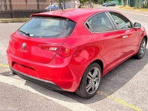 ALFA ROMEO 2015 RED - Image 4