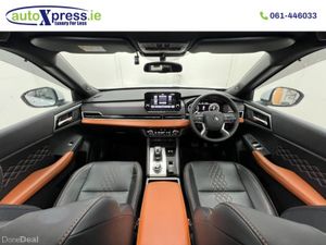 Mitsubishi Outlander PHEV 4WD, Panoramic sunroof, - Image 2