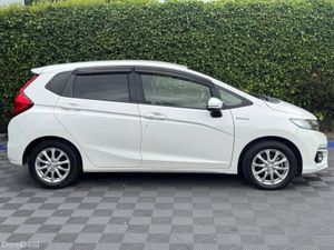 Honda Fit L-PACKAGE 1.5 HYBRID AUTO // HALF LEATHE - Image 2